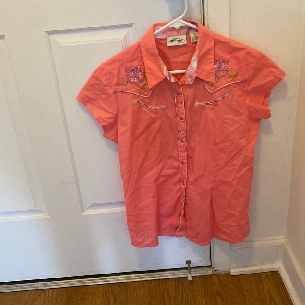 WRANGLER SHORT SLEEVE RODEO TOP WITH RHINESTONE ROSES SIZE M🌹